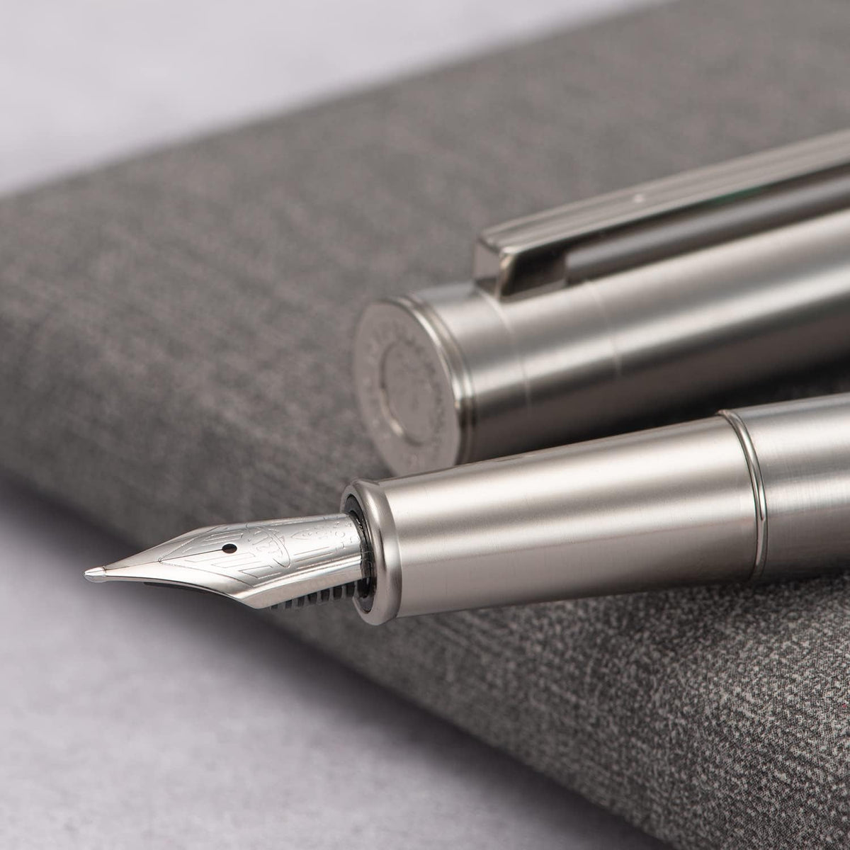 Hongdian 1861 Stainless Steel Fountain Pen Long Blade Nib, Classic Design Smooth Writing Pen with Converter and Metal Pen Case Set