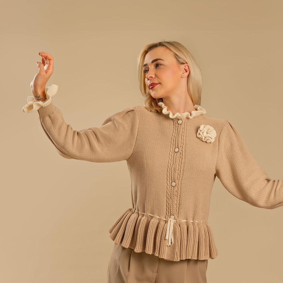 Kate Seamless Paper Backdrop for Photography Beige Cream Backdrop Paper (53''x16.4' Ivorine)