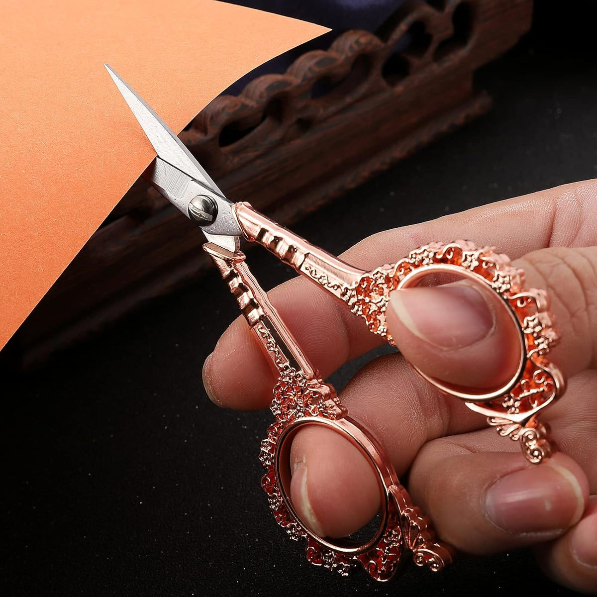Sewing Scissors Embroidery Scissors, 4.5in Rose Gold Crochet Scissor with Sheath for Craft Cross Stitch Needlework Artwork Thread Yarn Cutting