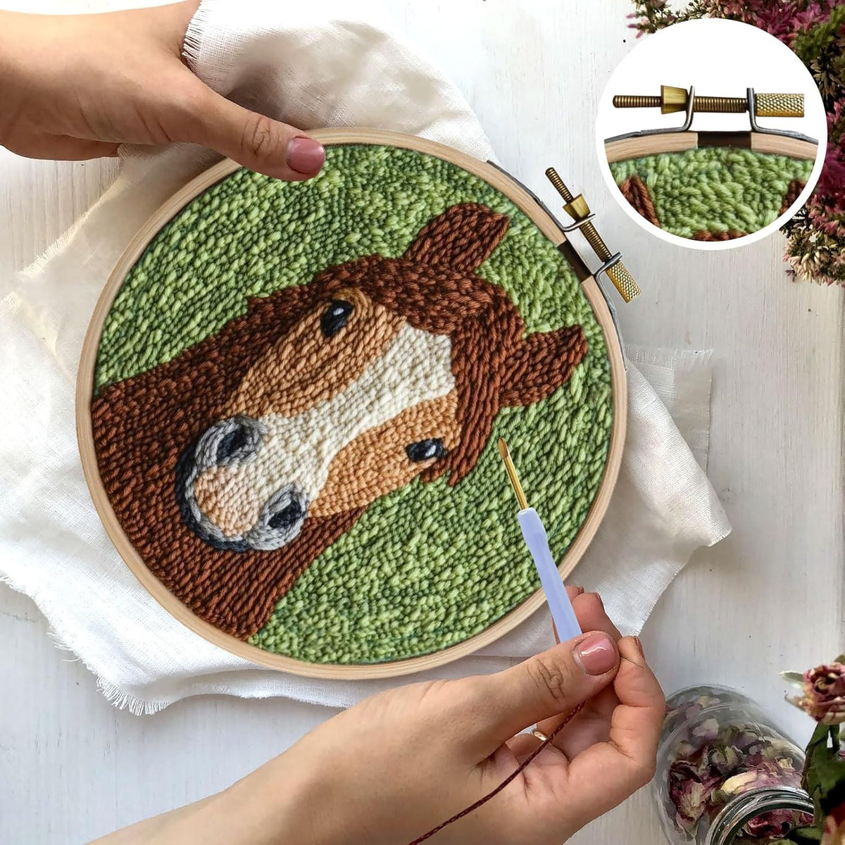 RUIQLXHANG Punch Needle Kits Adults Beginner, Cute Cartoon Highland Cow with Daisy Flower for Beginners, Punch Needle Starter Craft Set with 20cm Hoop, Perfect for Festival Gift and Decoration