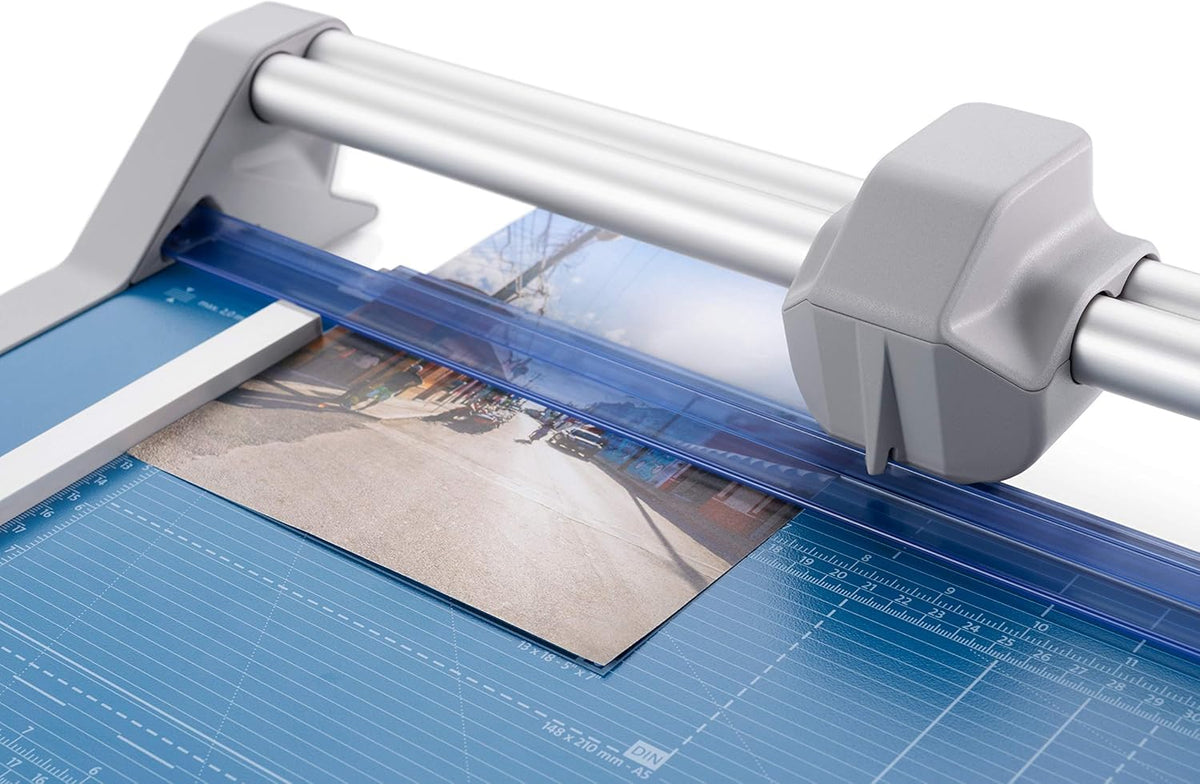 Dahle 550 Professional Rotary Trimmer, 14" Cut Length, 20 Sheet Capacity, Self-Sharpening, Dual Guide Bar, Automatic Clamp, German Engineered Paper Cutter
